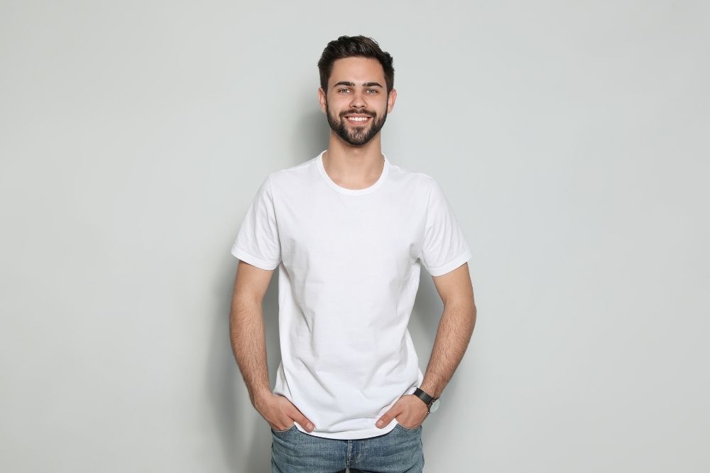 Wybieramy najlepszy T-shirt męski: jaką koszulkę kupić nie tylko na lato?